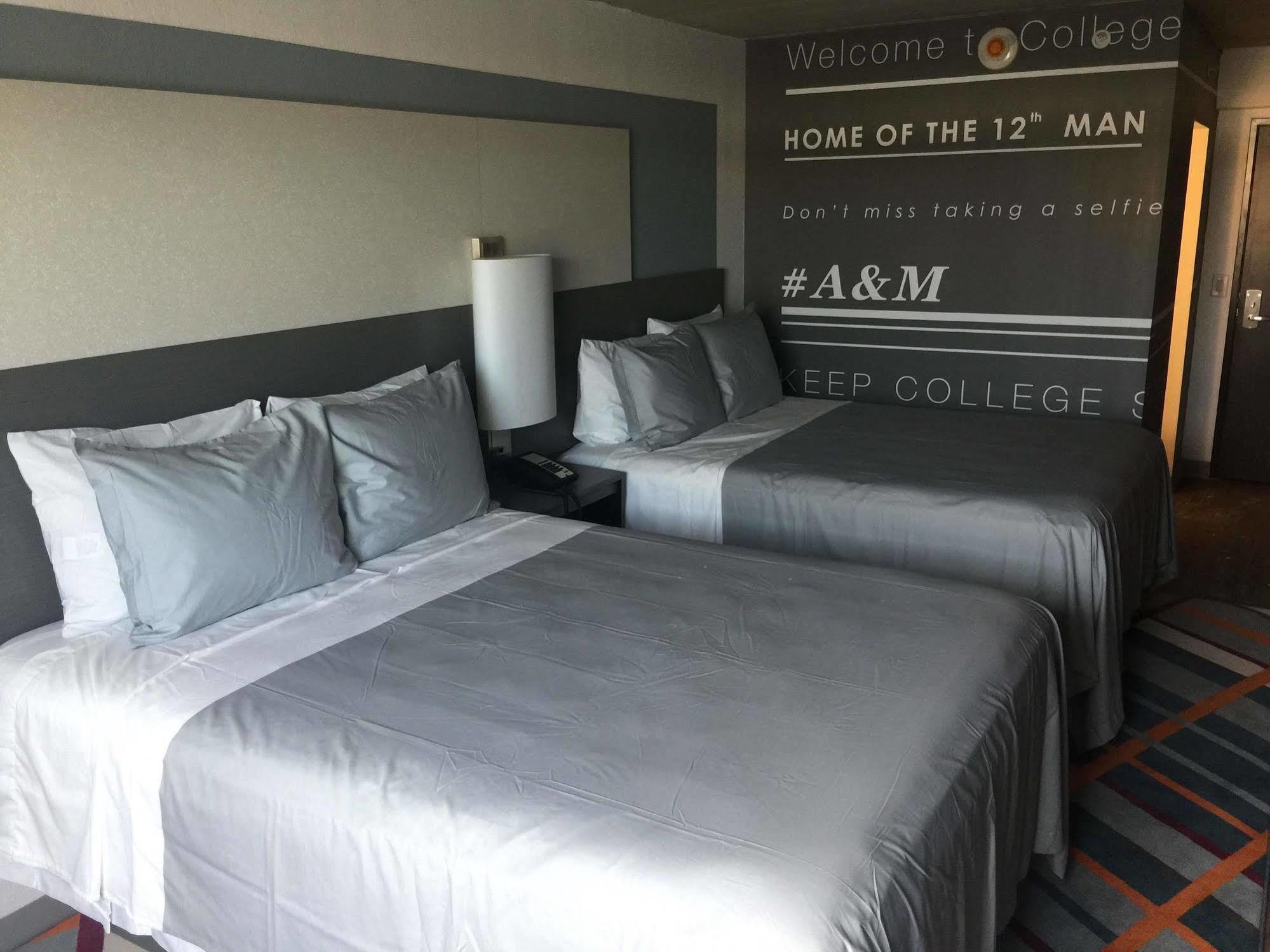 Tryp By Wyndham College Station Hotel Exterior photo
