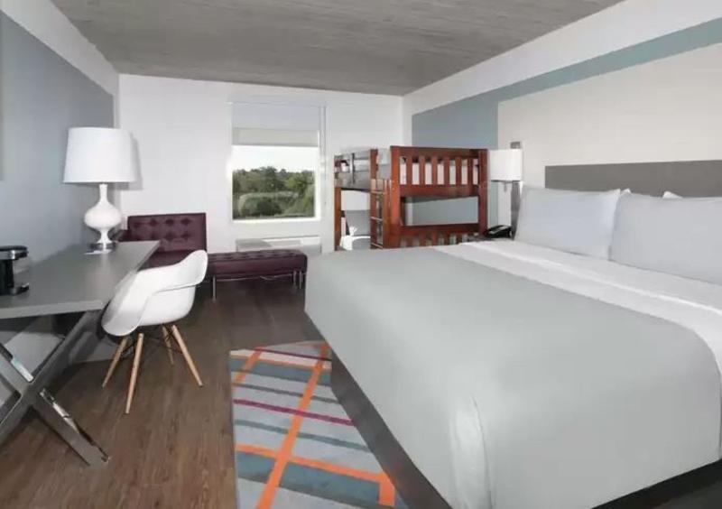 Tryp By Wyndham College Station Hotel Exterior photo