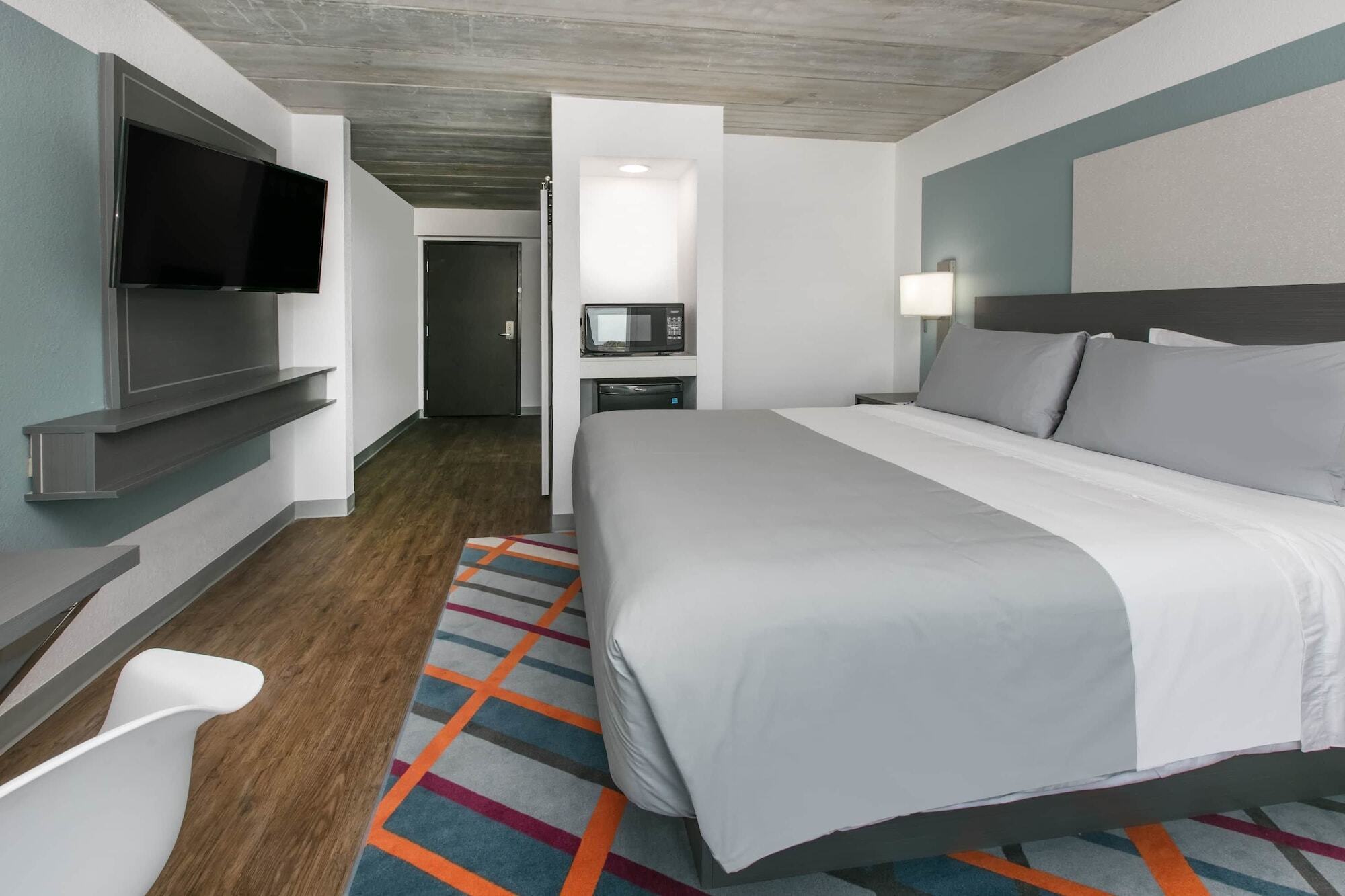 Tryp By Wyndham College Station Hotel Exterior photo