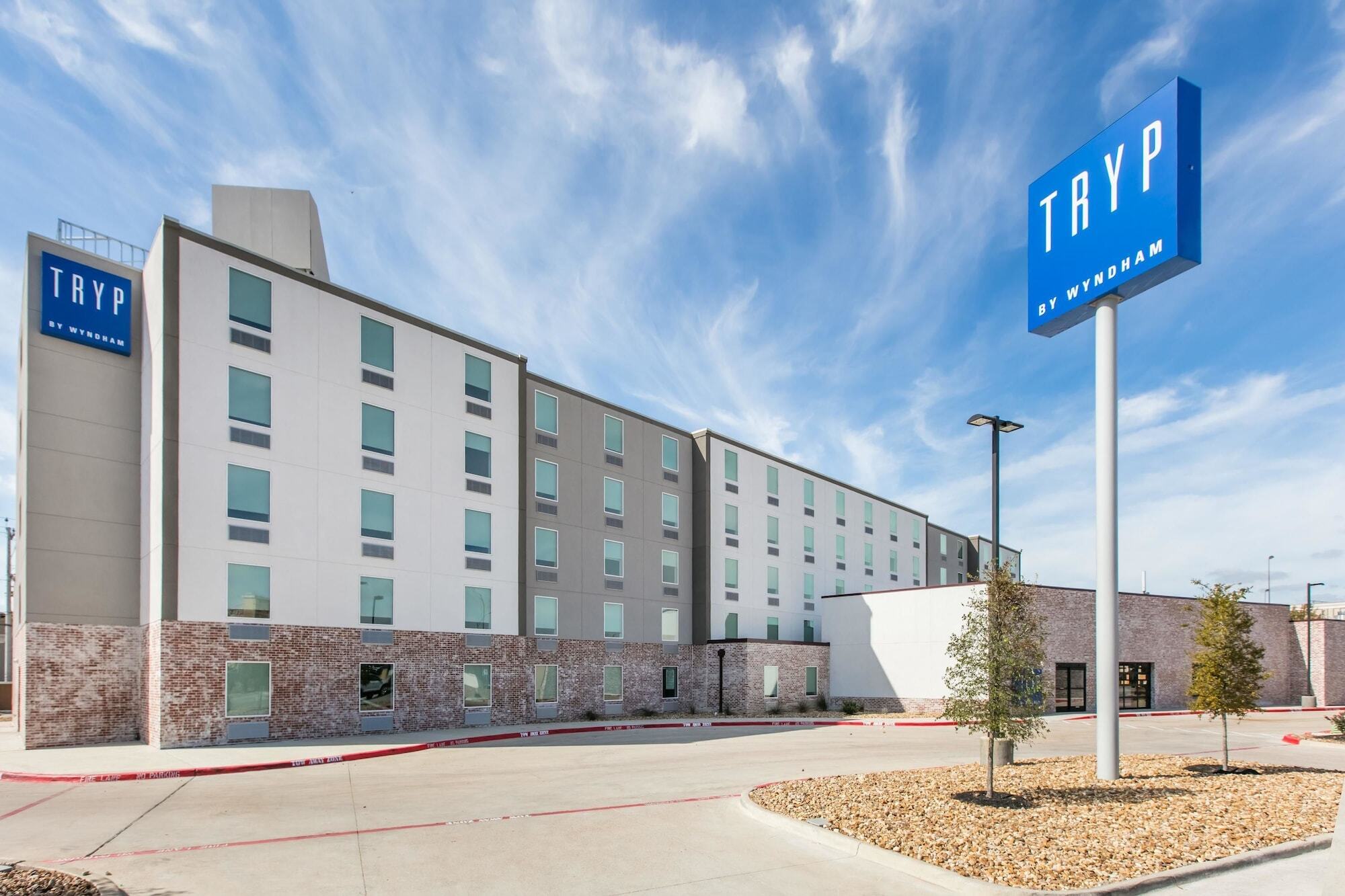 Tryp By Wyndham College Station Hotel Exterior photo